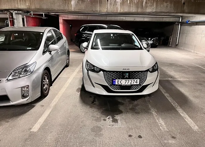 아파트 With Two Bedrooms And Parking