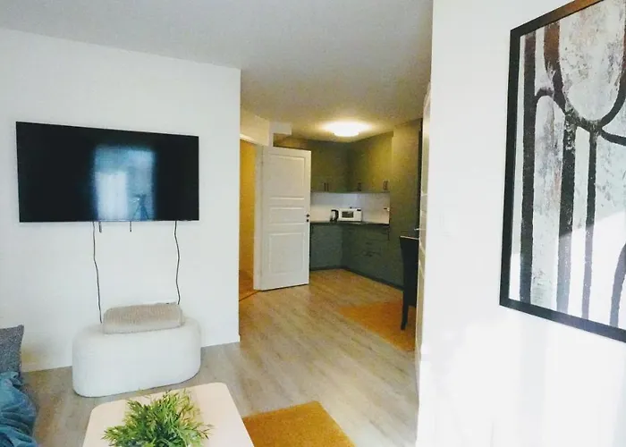 With Two Bedrooms And Parking 아파트 스타방에르